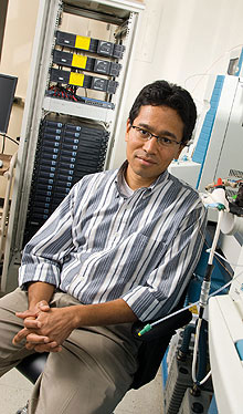 Researcher David Han in the proteomics lab at the UConn Health Center.