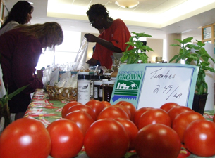 Photo of tomatoes at the farmers market