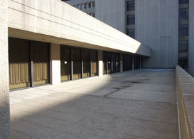 Photo of the second-floor balcony outside the Calhoun Cardiology Center