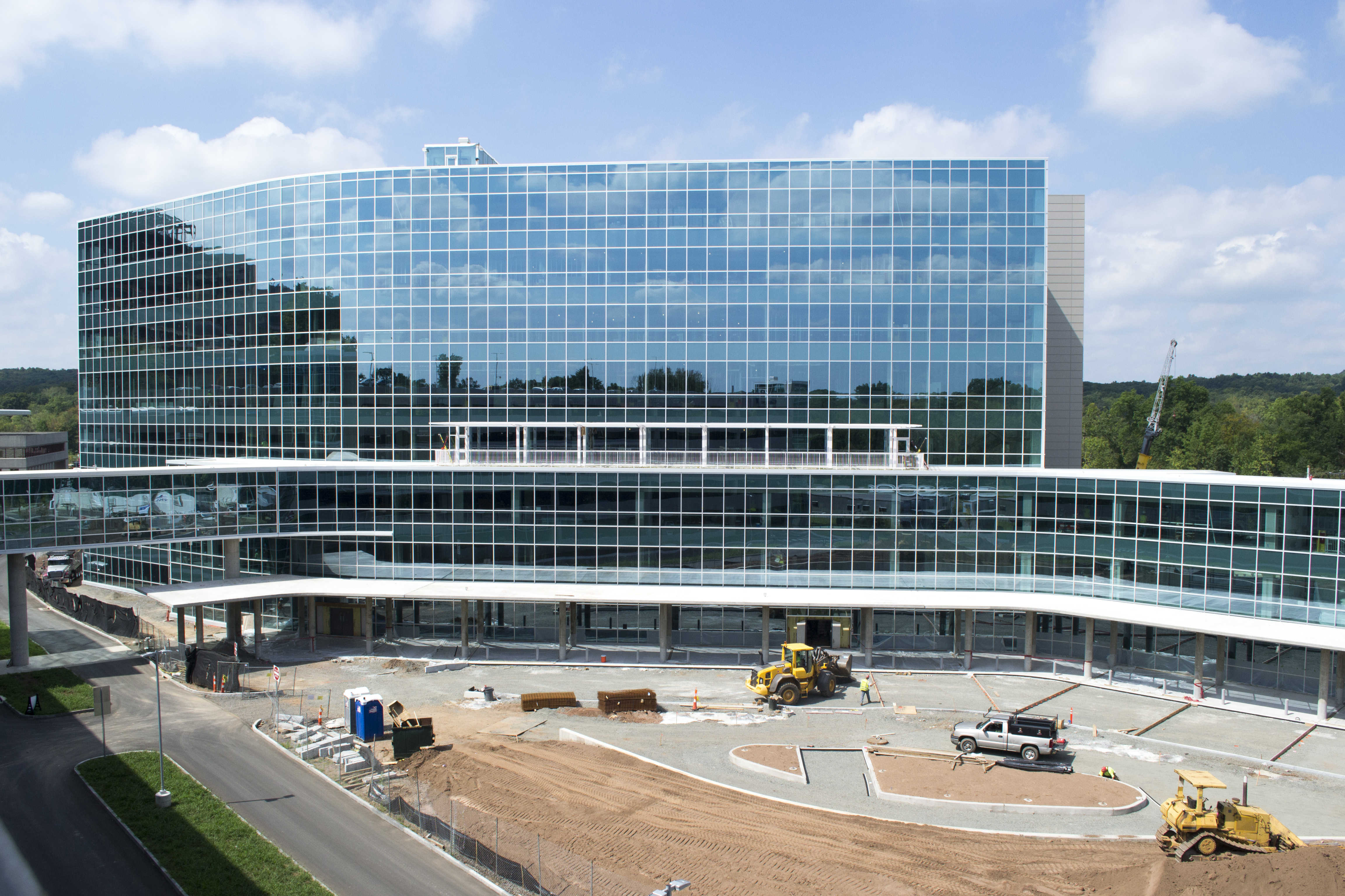 Malloy Tops Off UConn Health’s New Hospital Tower - UConn Today